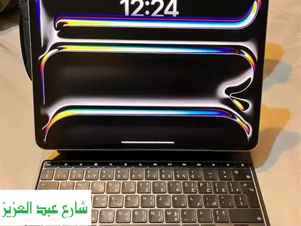 آيباد برو M4 13 إنش بحالة ممتازة + قلم + لوحة مفاتيح!...
