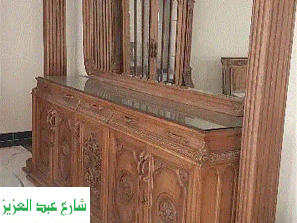 سفرة خشبية فاخرة للبيع - 8 كراسي - جاهزة للتجديد!