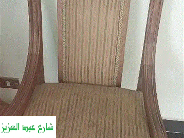 سفرة خشبية فاخرة للبيع - 8 كراسي - جاهزة للتجديد!