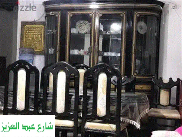 طقم سفرة فاخر ٦ كراسي + نيش - خشب متين، حالة ممتازة!