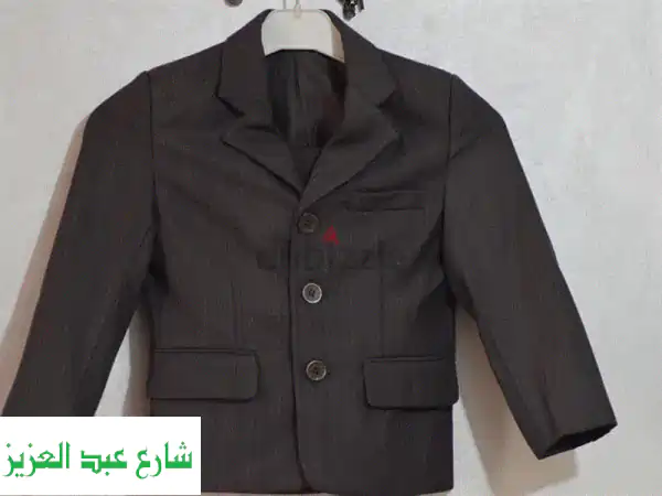 بدلة أطفال أنيقة (مقاس ٤-٦ سنوات) بحالة ممتازة! ✨