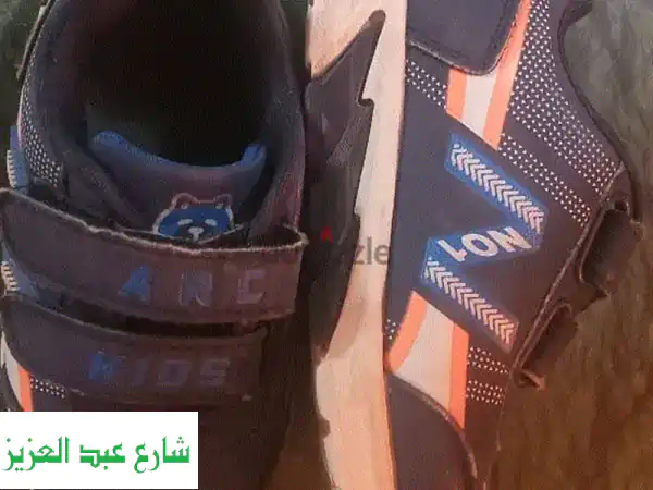 حذاء مدرسي أولادي: متانة، راحة، وسعر لا يُصدق!