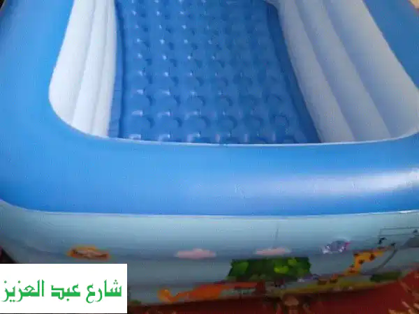 حمام سباحة أطفال آمن وسعيد: 1.8م × 1.2م، عمق 55 سم!