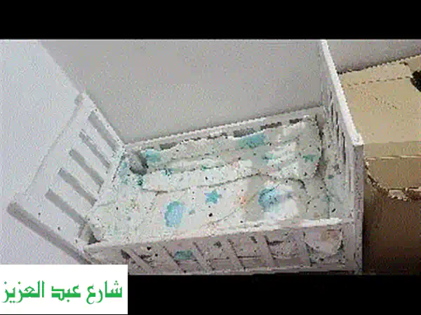 سرير بيبي خشب فاخر (120x70 سم) + مرتبة ومخدات - للبيع...