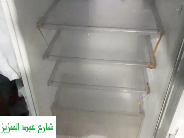 ثلاجة توشيبا 14 قدم - بحالة ممتازة! (للبيع بسبب السفر)
