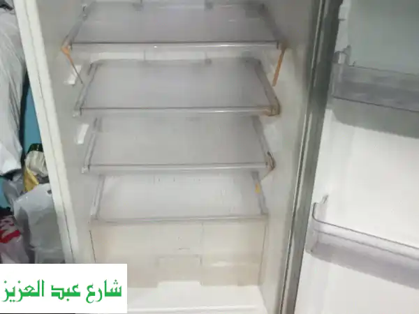 ثلاجة توشيبا 14 قدم - بحالة ممتازة! (للبيع بسبب السفر)