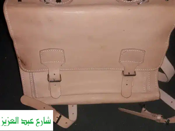 شنطة جلد طبيعي فاخرة -  مقاس 30x40 سم -  راحة وأناقة في كل مكان!