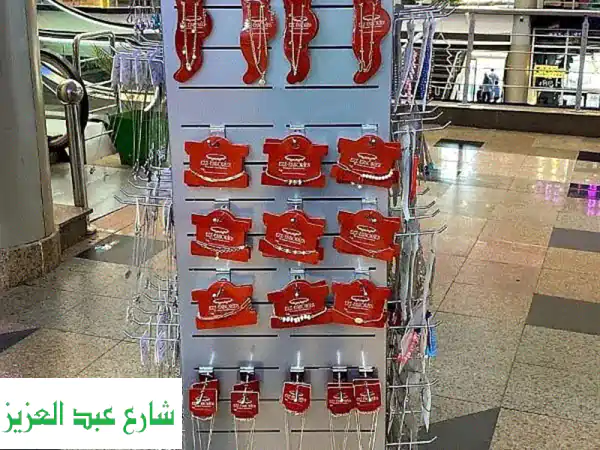 ستاندات عرض احترافية (أسود/سيلفر) مستعملة - حالة ممتازة! عرض خاص!