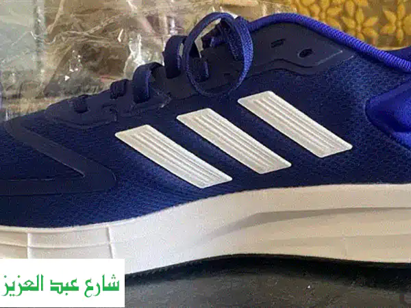 أحذية أديداس زرقاء بحجم 45/13 -  راحة وأناقة لا تُقاوم!
