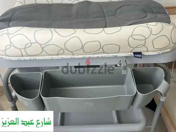طاولة حوض استحمام مع طاولة تغيير من شيكو - جديدة!...