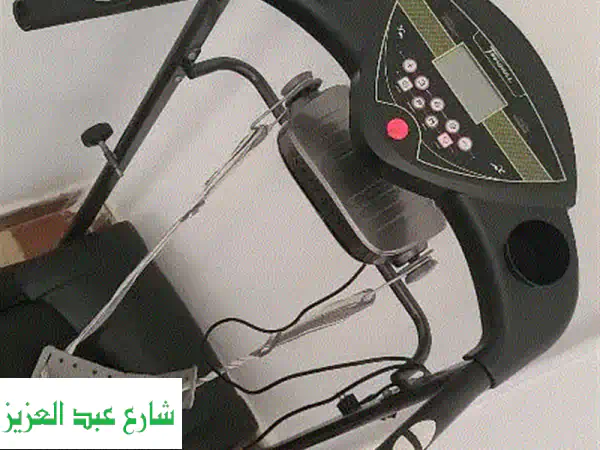 جهاز جري ومشي متين - سعة 140 كجم - حالة ممتازة!...