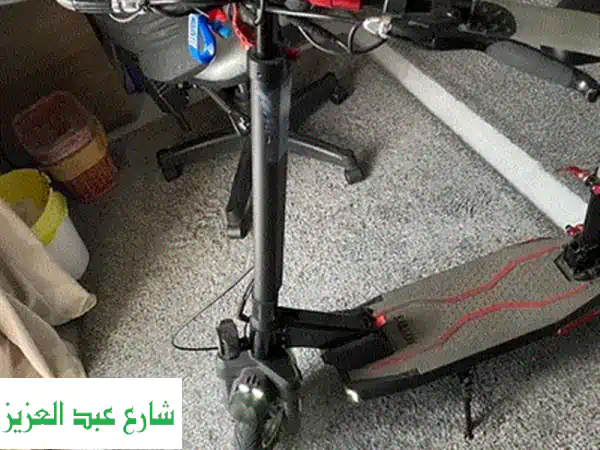 اسكوتر كهربائي ثلاثي العجلات: أمان وسهولة للكبار والصغار!