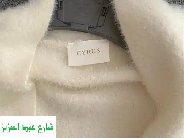 جاكت أوف وايت فاخر مقاس L - أنيقة وعصرية،  جديدة كلياً!