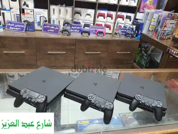 PS4 slim playstation used like new with 2 controller