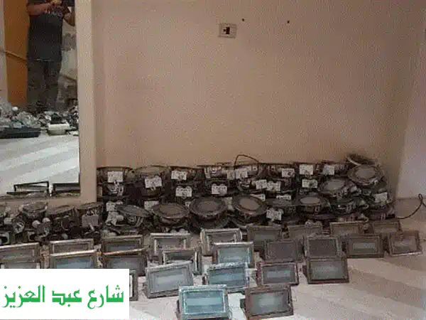 أضئ عالمك ✨ كشافات داخلية وخارجية أنيقة وعملية