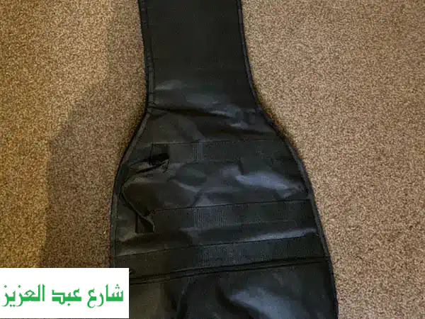 جيتار Fender Squier Affinity ستراتوكاستر أسود - بحالة ممتازة! (مع امبليفاير وكابل)