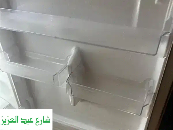 ثلاجة 17 قدم أنيقة باللون الرمادي الغامق -  وفر مساحة مع الأداء الأمثل!