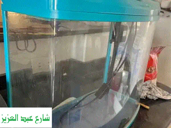 حوض سمك مستعمل بحالة ممتازة -  فرصة رائعة لعشاق الأحياء المائية!