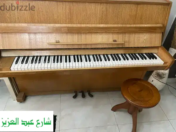 بيانو بتروف تشيكي أصلي - فرصة لا تُفوّت لعشاق الموسيقى!