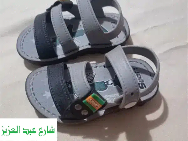 صنادل أطفال مريحة وعصرية: أحذية مثالية...
