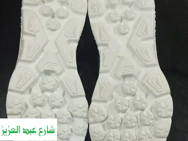 سكيتشرز جو ران ٤٠٠ الأصلية - مقاس ٣٥ - جديدة تماماً من الإمارات!