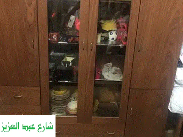 مكتبة عرض رائعة - ٣x٢.٣٠ متر - حالة ممتازة! (فرصة مميزة)