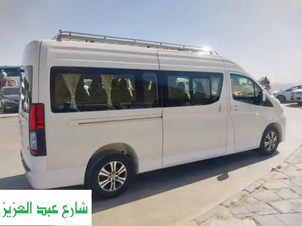 رحلات حج وعمرة مريحة مع تويوتا هايس بالسائق - احجز الآن!