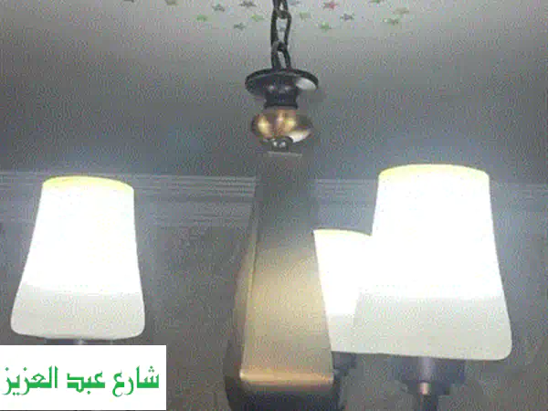 ثلاث نجفات قنديل أصلية ذهبية فخمة مع كريستالات - فرصة لا تُفوّت!