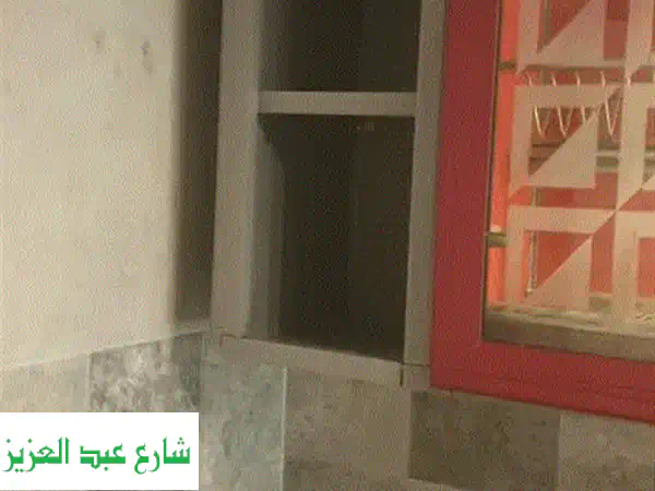 مطبخ ألوميتال أحمر فاخر مستعمل - فرصة لا تُفوّت!