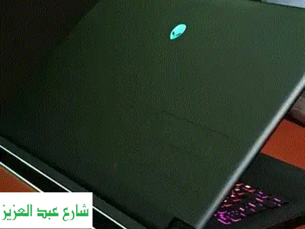 Macbook Pro 14 بوصة: قوة خارقة في تصميم أنيق -  سارع بالطلب!