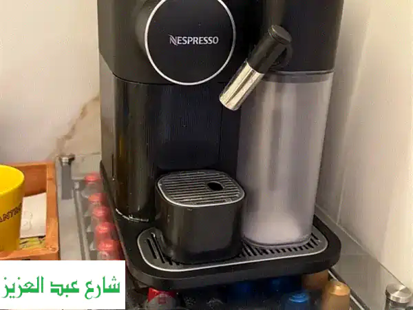 ماكينة قهوة Nespresso Lattissima بحالة ممتازة + هدايا! - سعر...