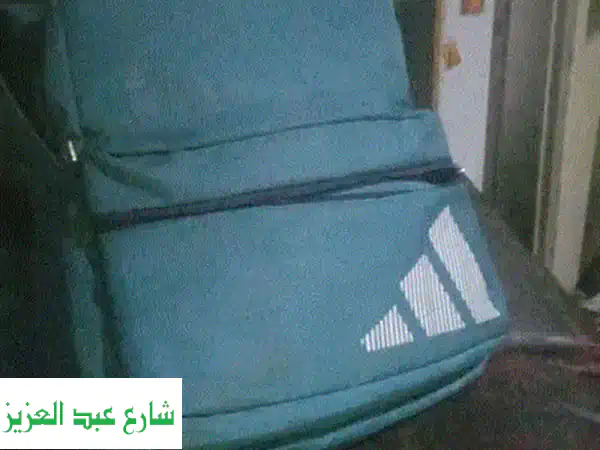 شنط مدرسية أنيقة للأولاد والبنات - بحالة ممتازة!...