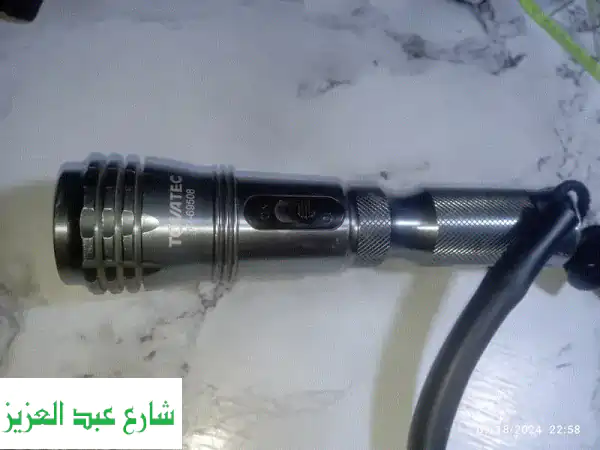 كشاف مائي TOVATEC - إضاءة قوية تحت الماء، جاهز لمغامراتك!