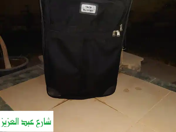 شنطة سفر كبيره 75 في 40 في 35 حاله جيده سليمه