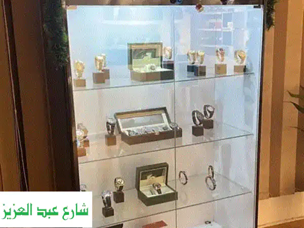 دواليب عرض خشبية فاخرة - إضفاء لمسة أناقة على منزلك!