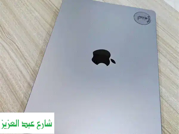 فرصة ذهبية: MacBook Pro M3 14 بوصة (كالجديد) - 512GB/8GB RAM - ضمان...