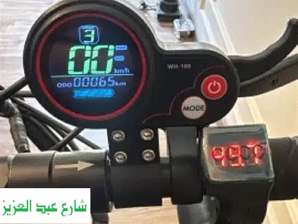 سكوتر كهربائي رائع! قيادة ممتعة، مسافة قليلة، وكأنه جديد!