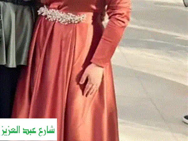 فساتين سهرة أنيقة - كالجديدة! (استخدام مرتين فقط)