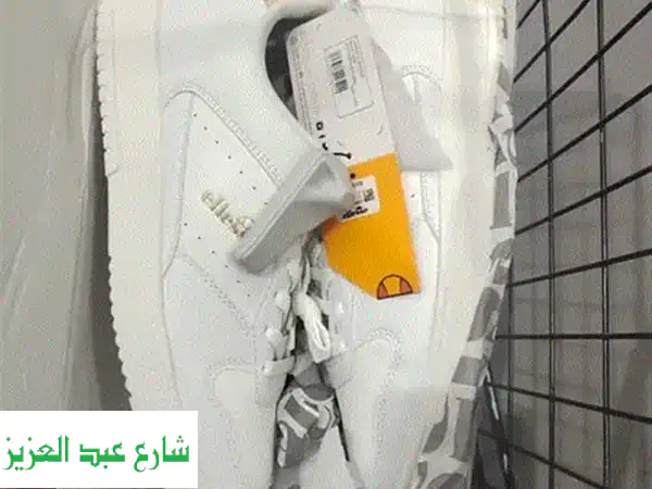 أحذية إلسيسي البيضاء النسائية - مقاس 42 - جديدة...