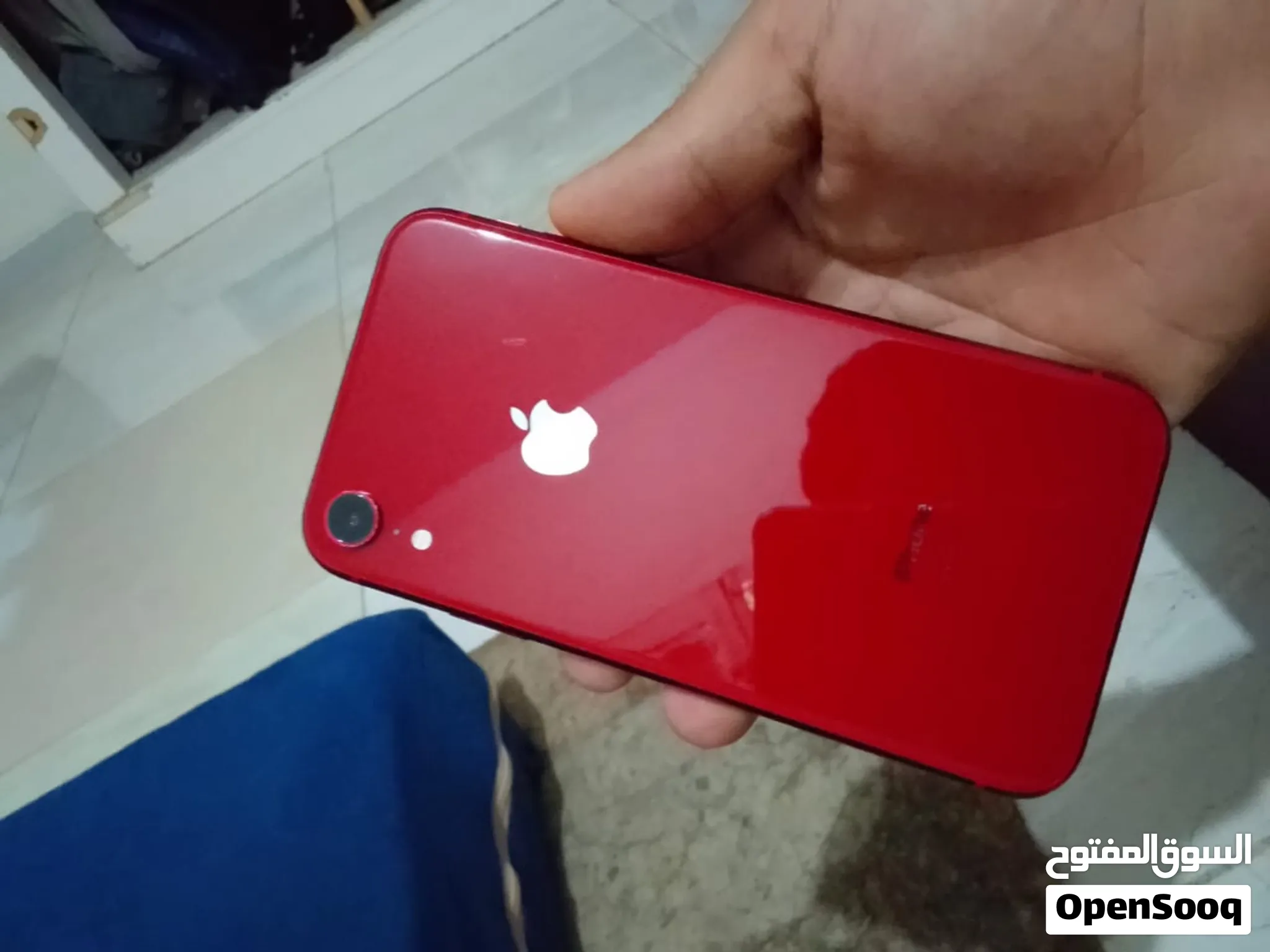XR لون احمر