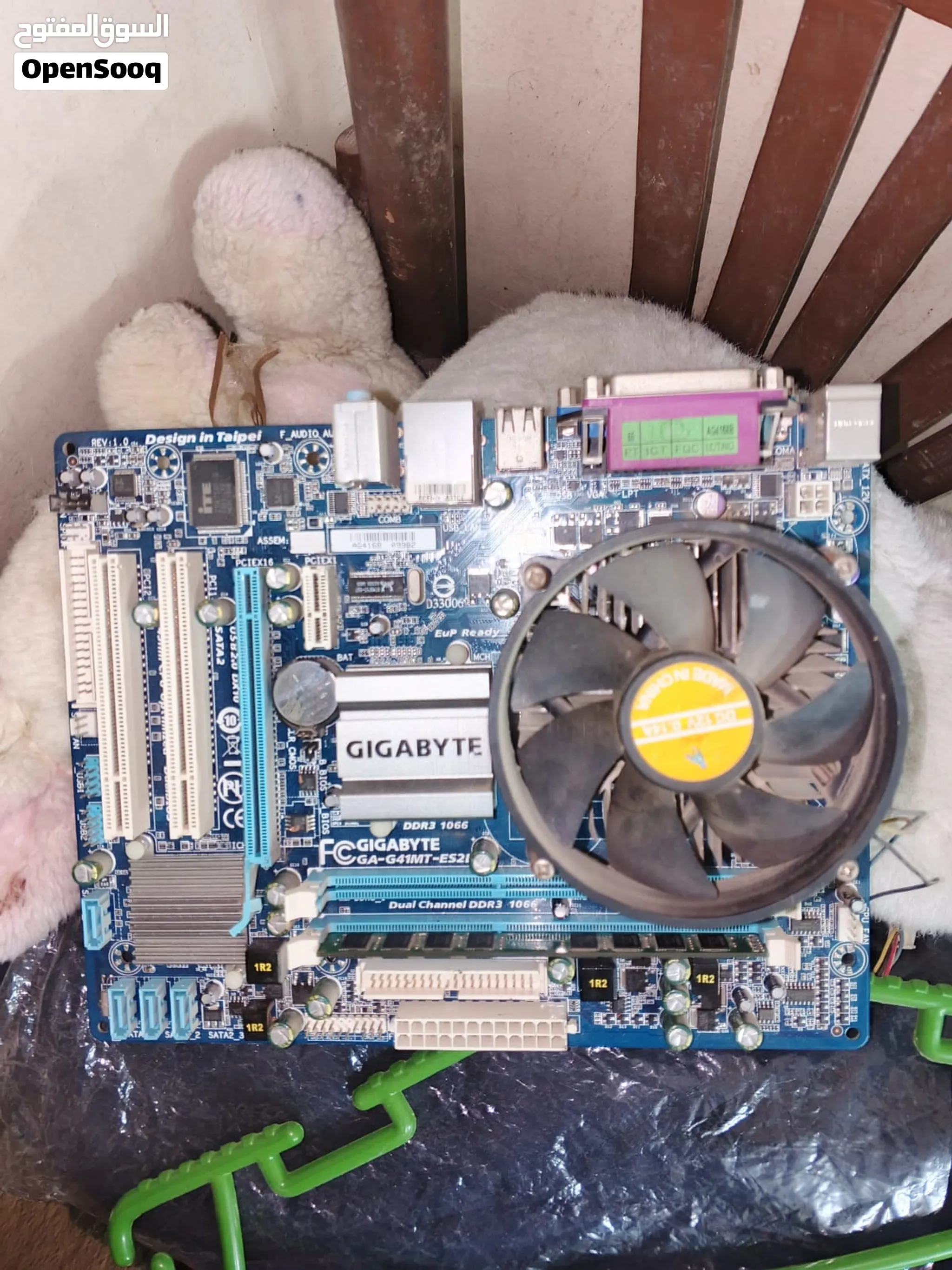 بوردة جيجابايت DDR3 مع مروحة + باور سبلاي 450 واط (Gigabyte G41 + PSU) مستعمل