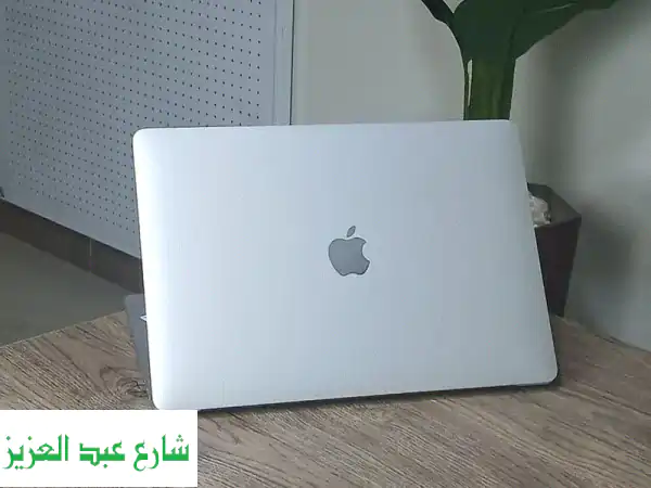 Macbook air m1 used like new
