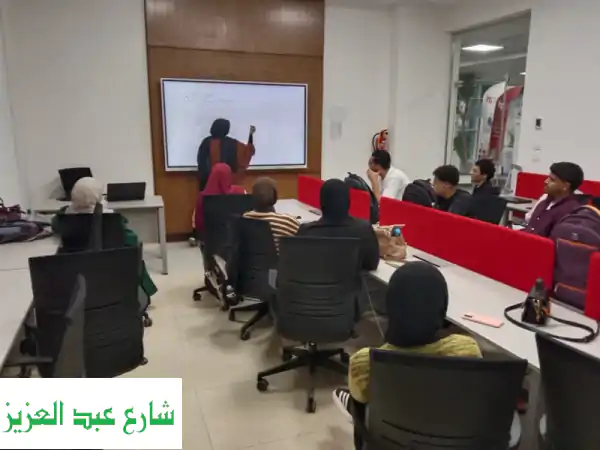 مدربة برمجة وتطوير مواقع معتمدة: خبرة NTI...