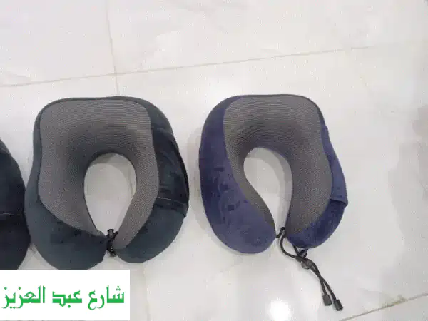 مخدة سفر U مريحة للرقبة بحالة ممتازة | لرحلات...