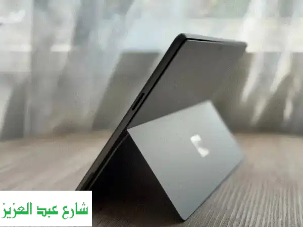 Microsoft Surface Pro 11 Plus: قوة Snapdragon X Plus، شاشة IPS 13 بوصة، أداء خيالي!