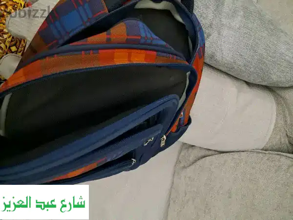 فرصة لا تعوض! شنطة مدرسة B.Z مقاس 18 - نظافة، جودة، وتوفير مثالي!