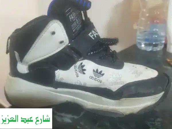 كوتشي أطفال ولادي هاف بوط أنيق | بحالة كالجديد تماماً...