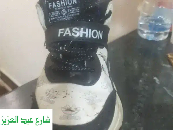 كوتشي أطفال ولادي هاف بوط أنيق | بحالة كالجديد تماماً - لعمر 5 سنوات