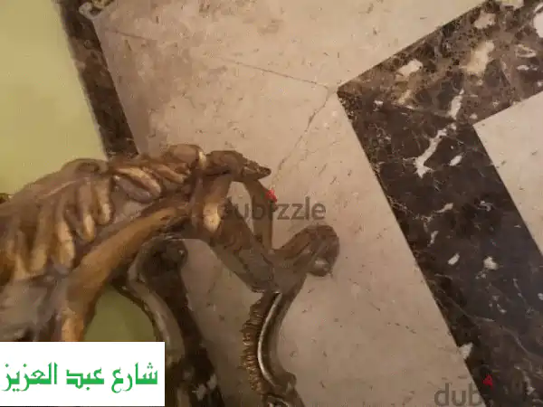 اكتشف الفخامة الخالدة: كونسول أنتيك فخم بمرايا وترابيزة رخام – حالة ممتازة للبيع!