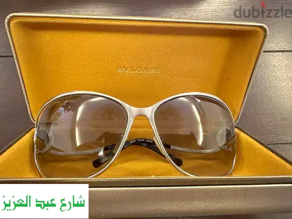 اقتنِ الأناقة بأقل ثمن: نظارات شمسية أصلية...